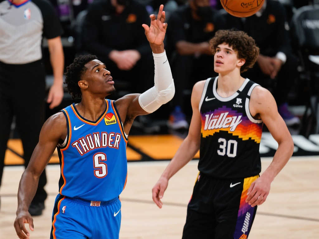 约基奇G1胜利后与哥哥们俄城酒吧狂欢，雷霆粉丝自信：六场解决战斗！